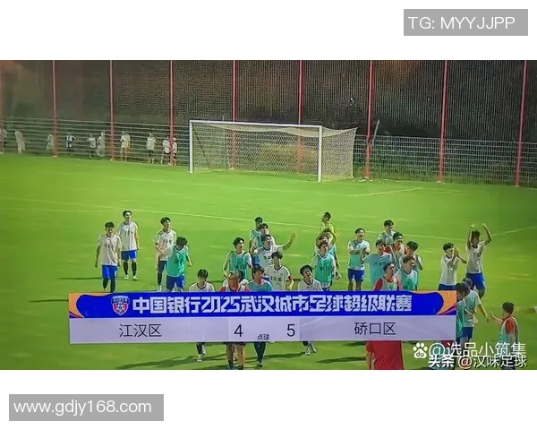 球迷模仿足球球星技艺挑战 引发全球社交媒体热潮