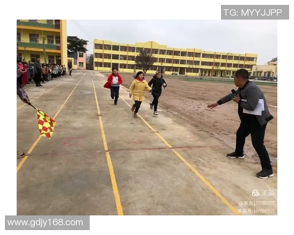 足球巨星成长日志：从童年梦想到世界巅峰的奋斗轨迹