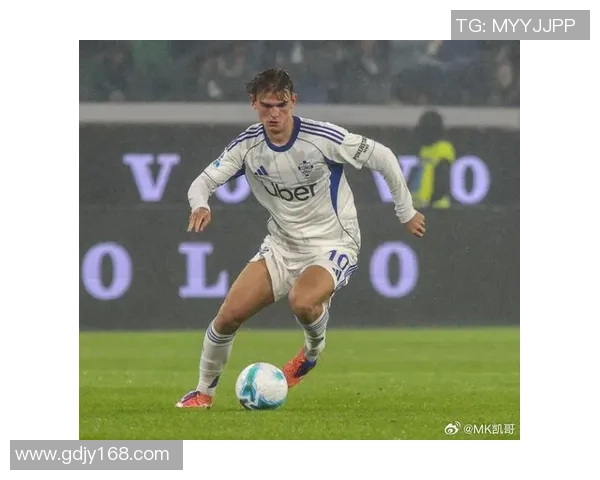 《聚焦足球传奇:解密Soccer系列中的顶级球星与精彩瞬间》 《聚焦足球传奇:解密Soccer系列中的顶级球星与精彩瞬间》